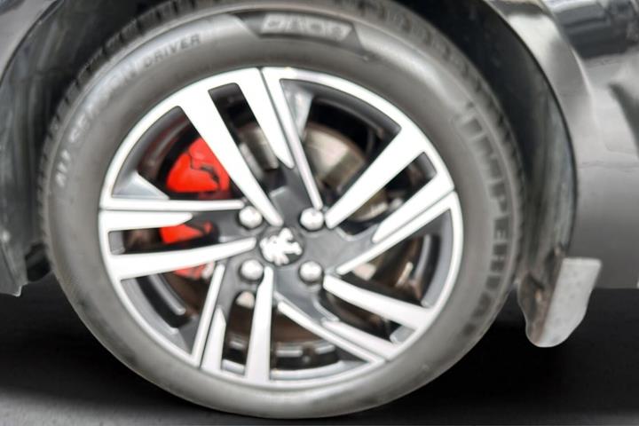 Sort Peugeot 208 fra 2020