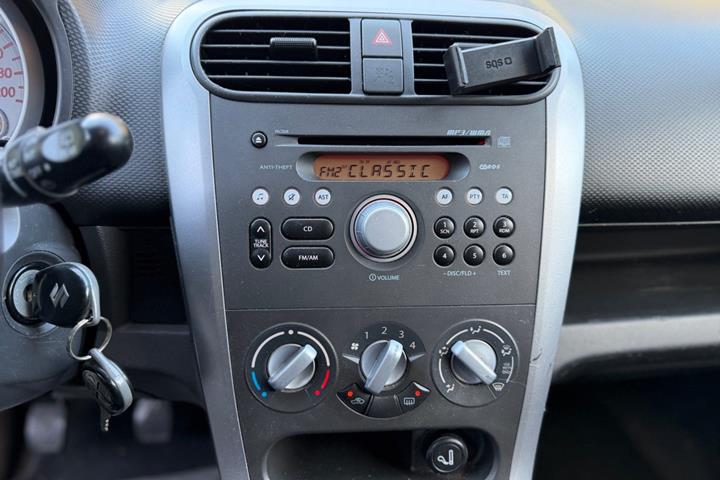 Grøn Suzuki Splash fra 2008