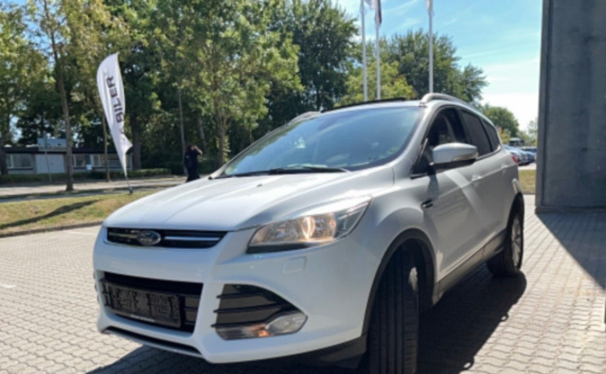 Hvid Ford Kuga fra 2015