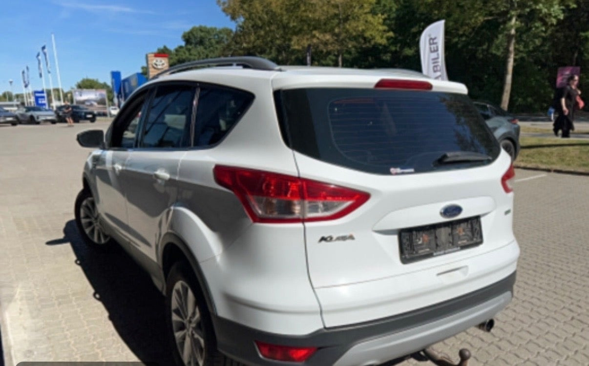 Hvid Ford Kuga fra 2015