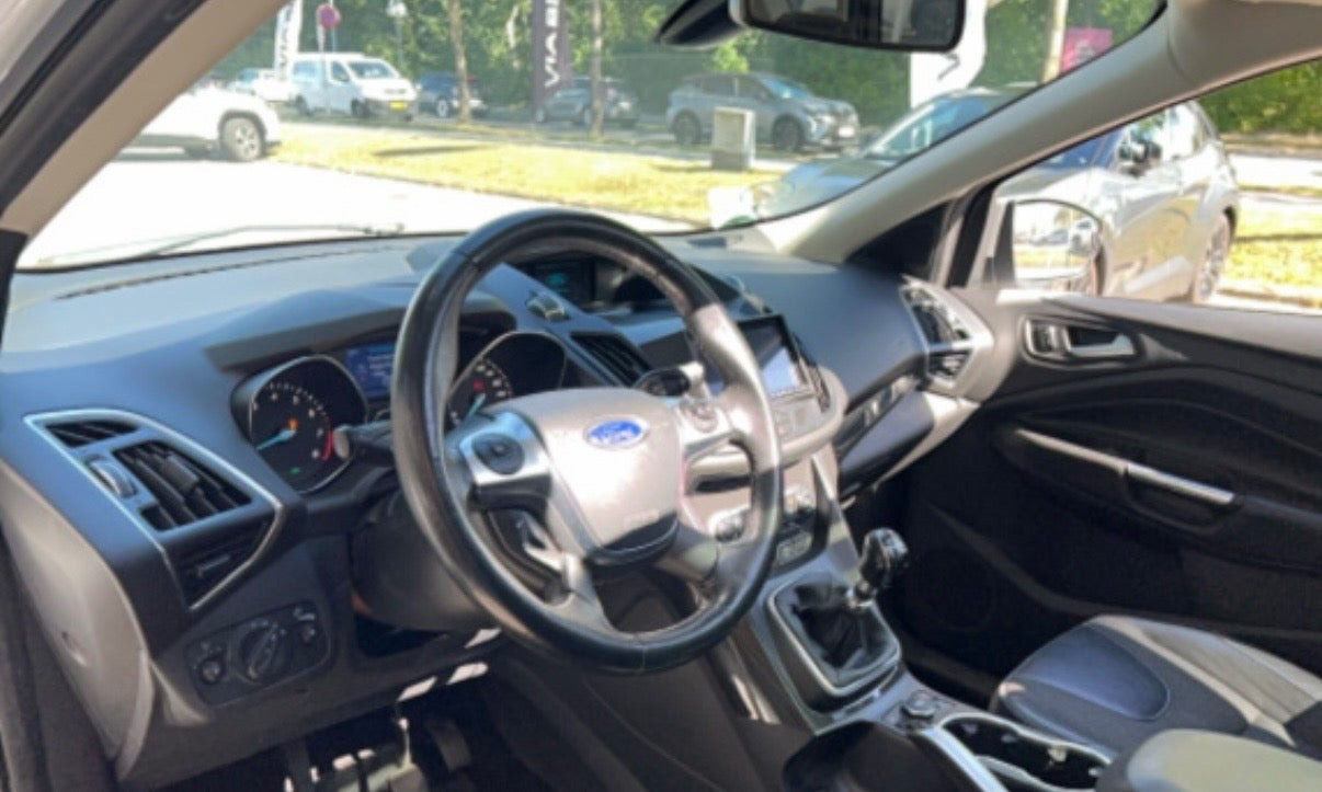 Hvid Ford Kuga fra 2015