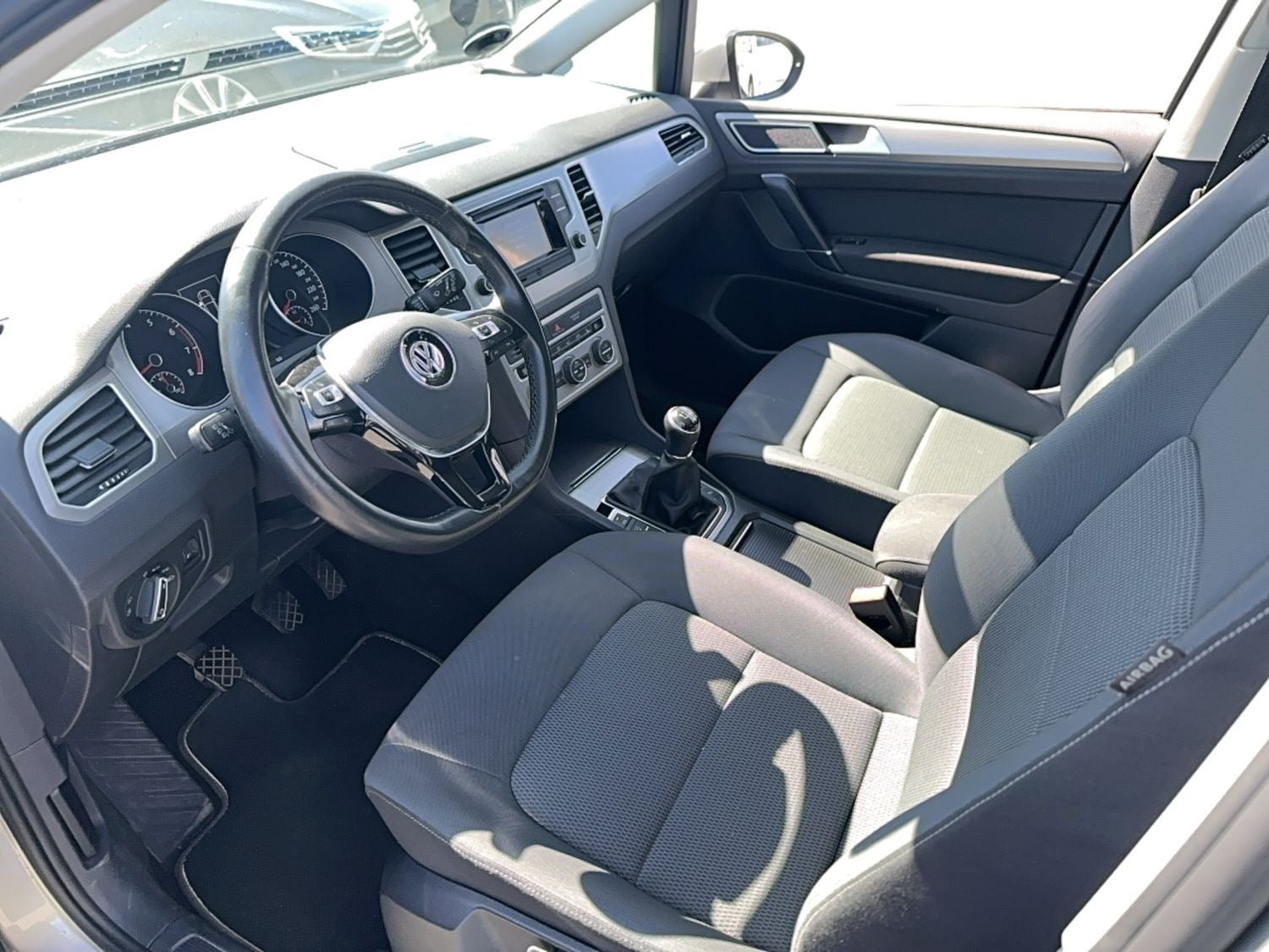 Grå VW Golf Sportsvan fra 2014