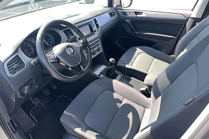 Grå VW Golf Sportsvan fra 2014