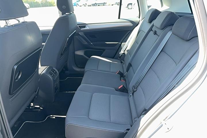 Grå VW Golf Sportsvan fra 2014