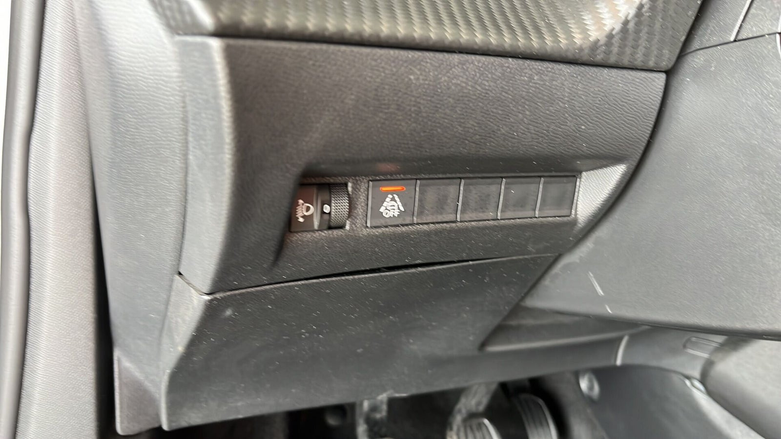 Sølv Peugeot 2008 fra 2022