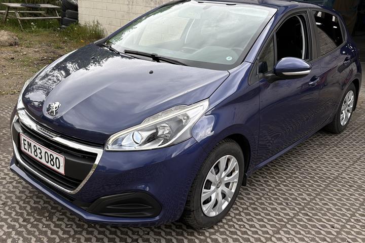 Blå Peugeot 208 fra 2017