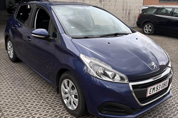 Blå Peugeot 208 fra 2017
