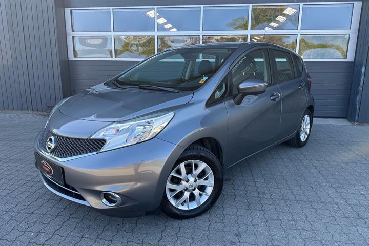 Grå Nissan Note fra 2014 set udefra