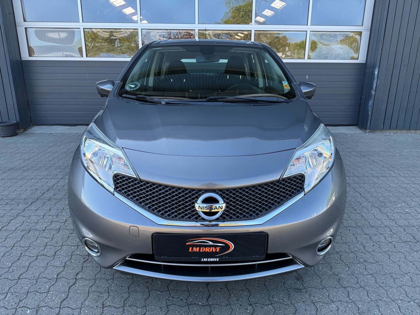 Grå Nissan Note fra 2014