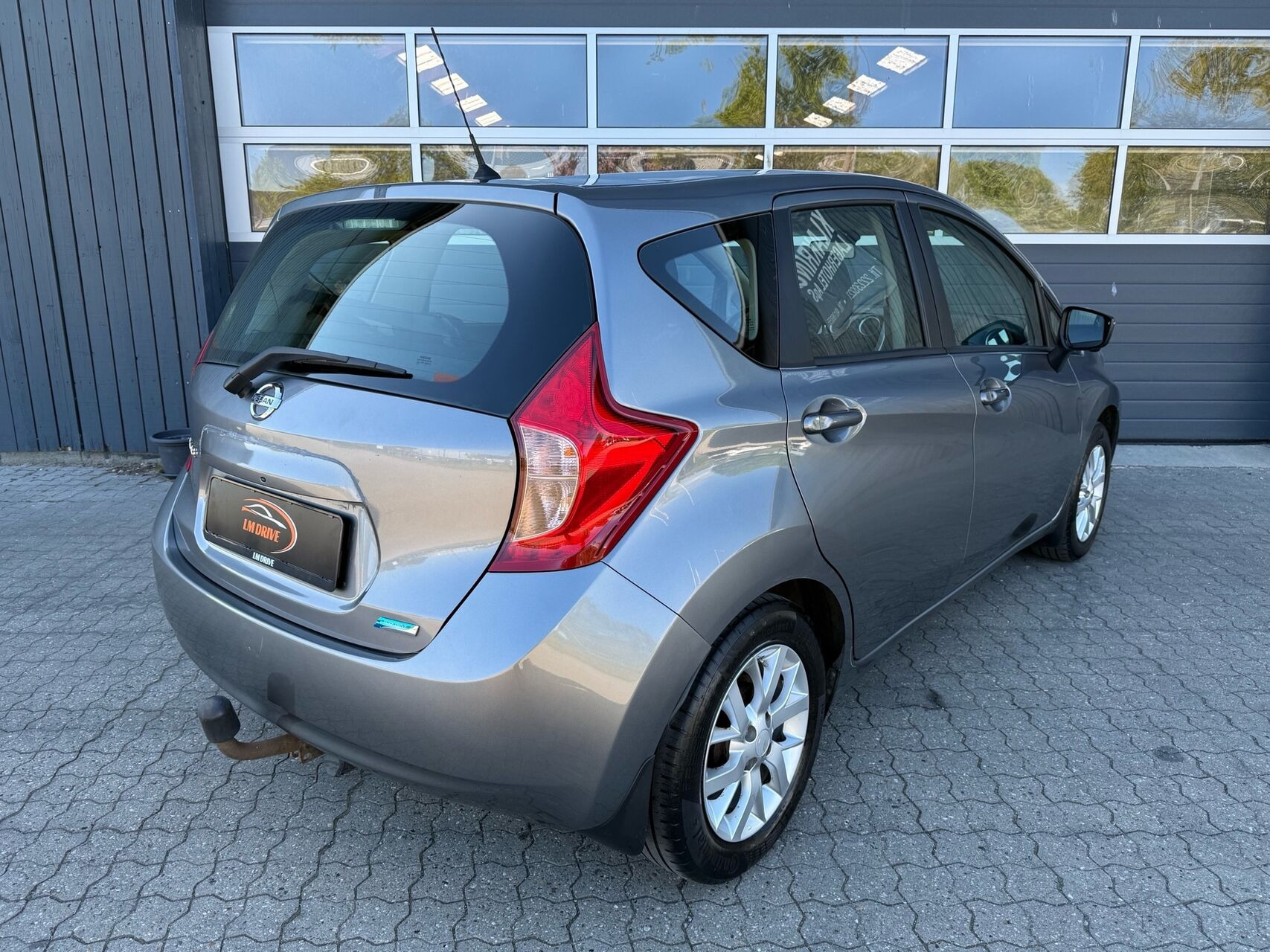 Grå Nissan Note fra 2014