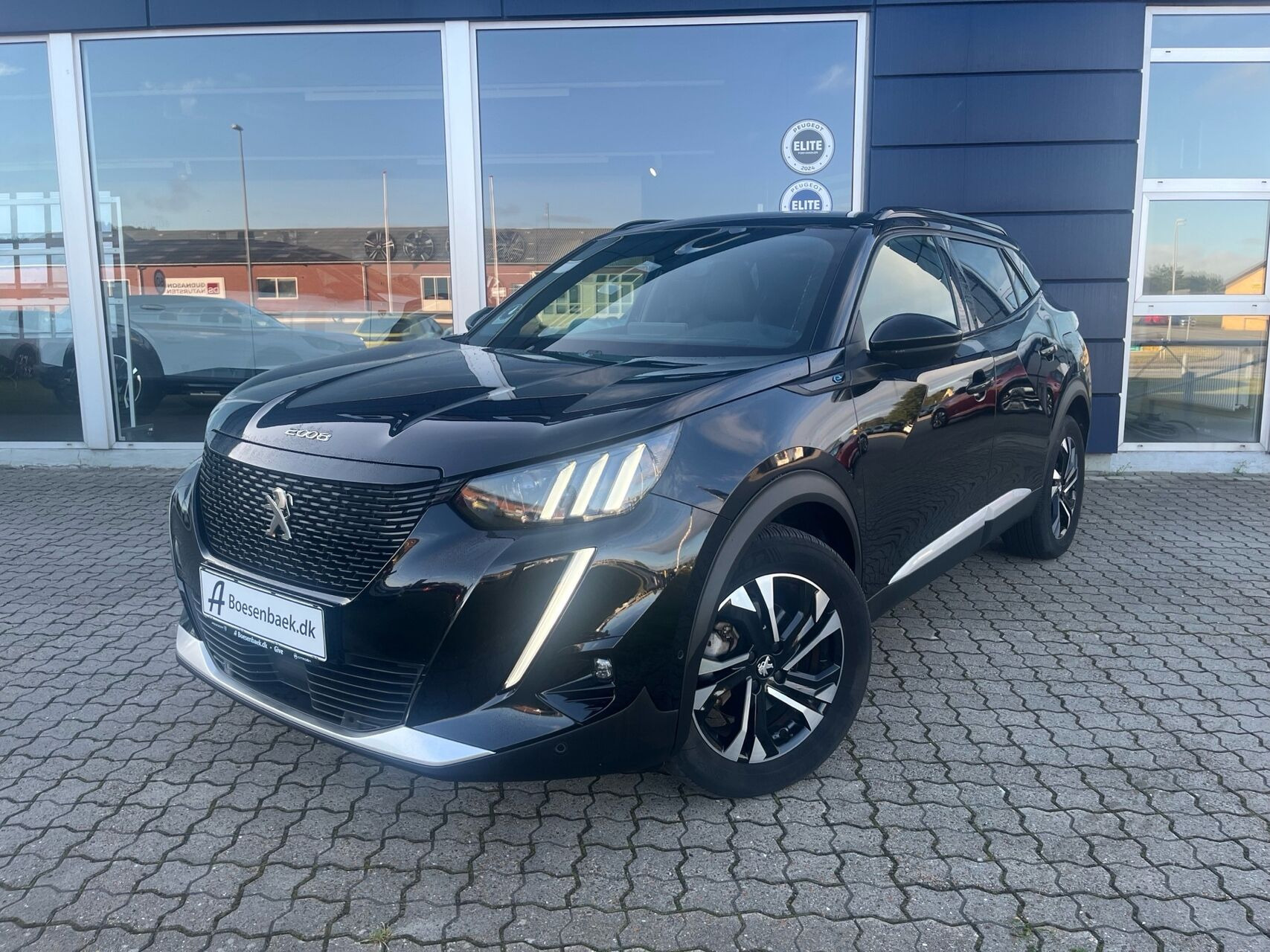 Sort Peugeot e-2008 fra 2022
