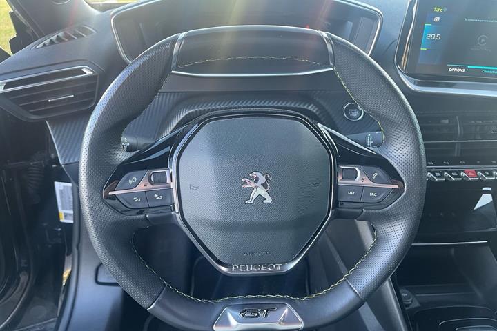 Sort Peugeot e-2008 fra 2022