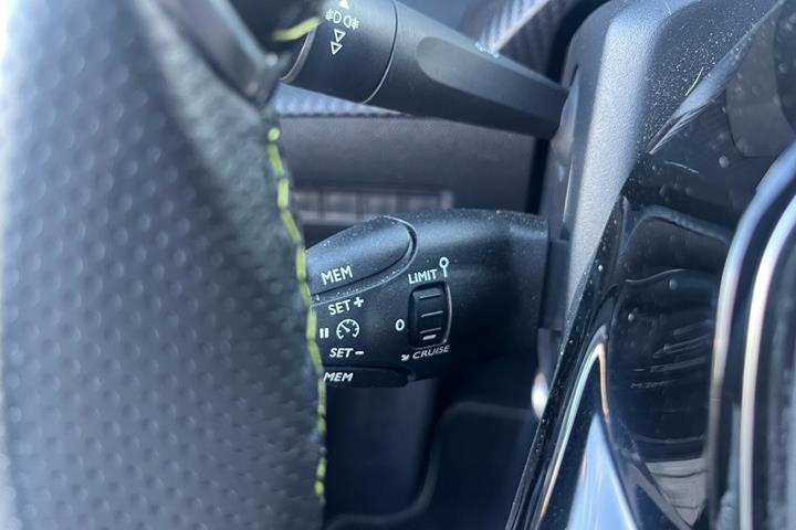 Sort Peugeot e-2008 fra 2022