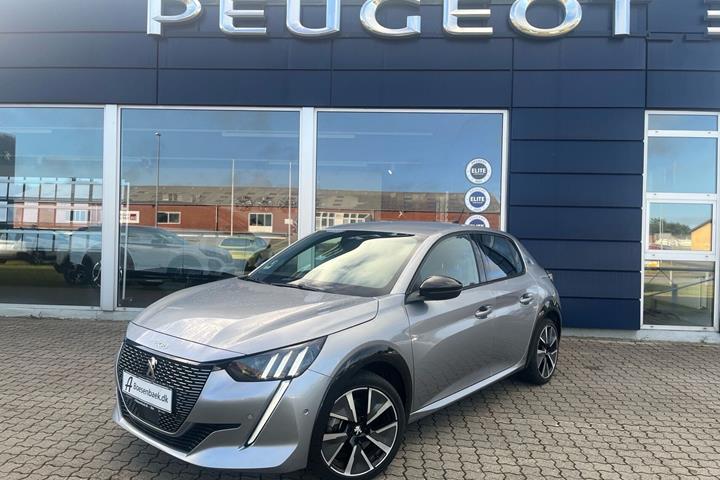 Grå Peugeot e-208 fra 2022 set udefra