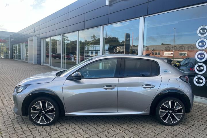 Grå Peugeot e-208 fra 2022