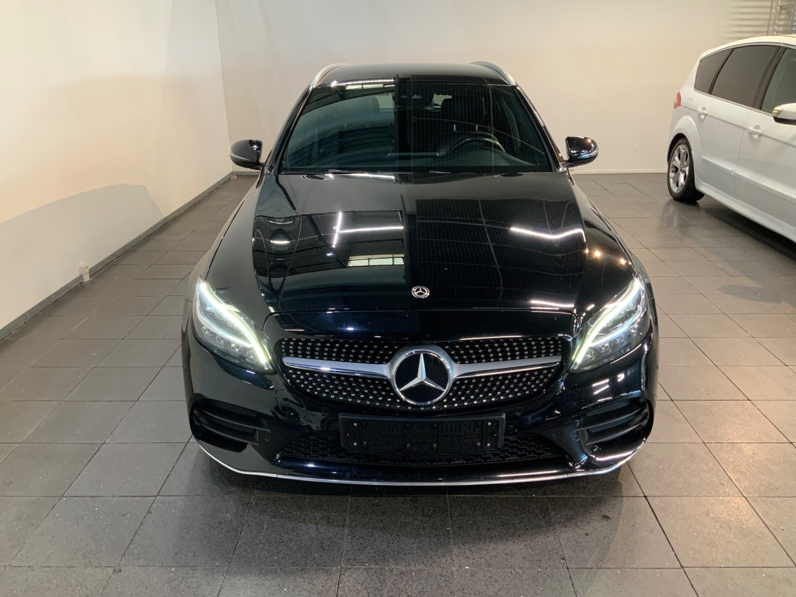 Sort Mercedes C200 fra 2019