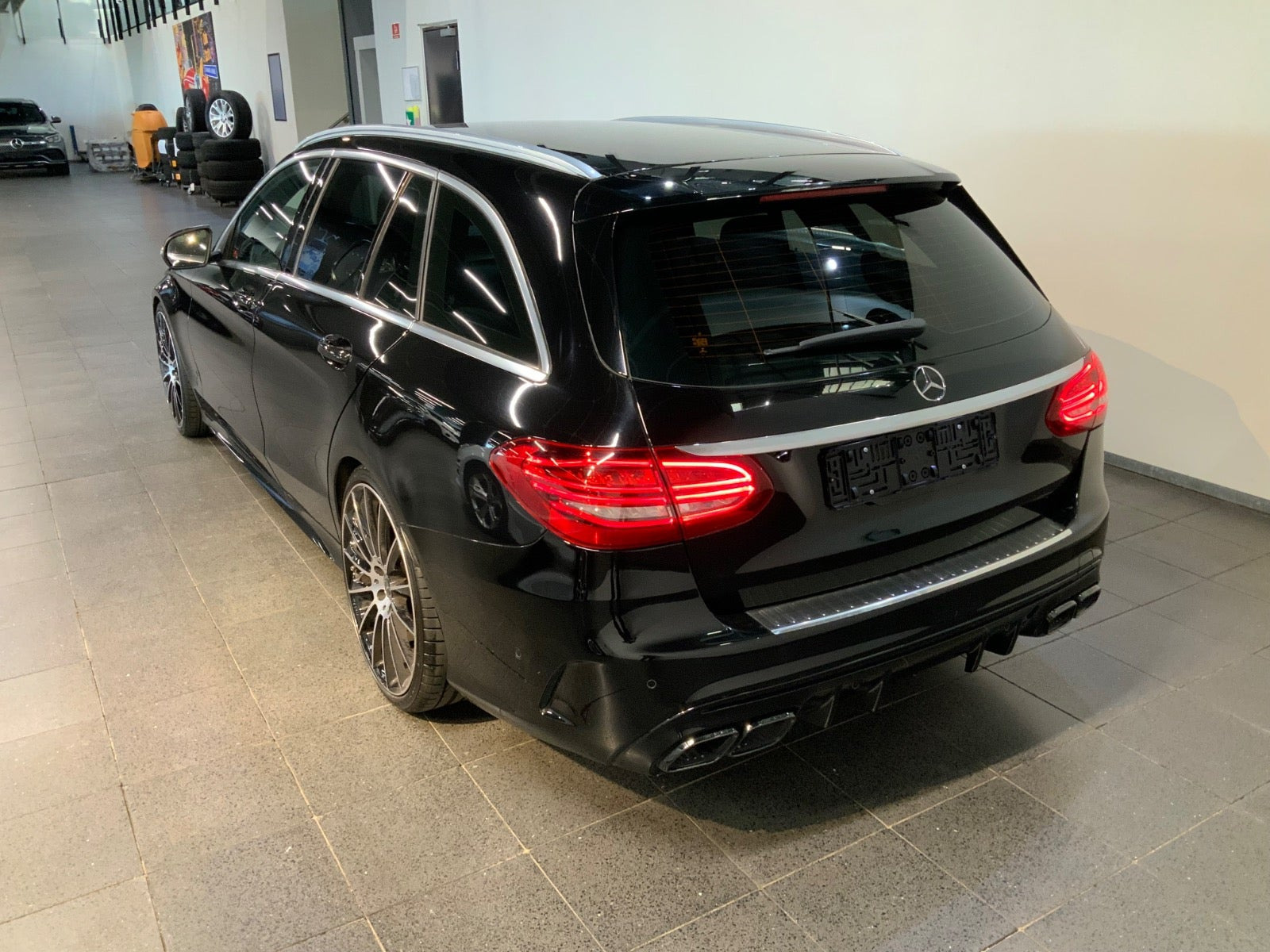 Sort Mercedes C200 fra 2019