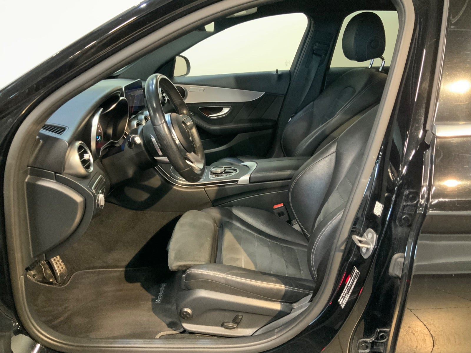 Sort Mercedes C200 fra 2019