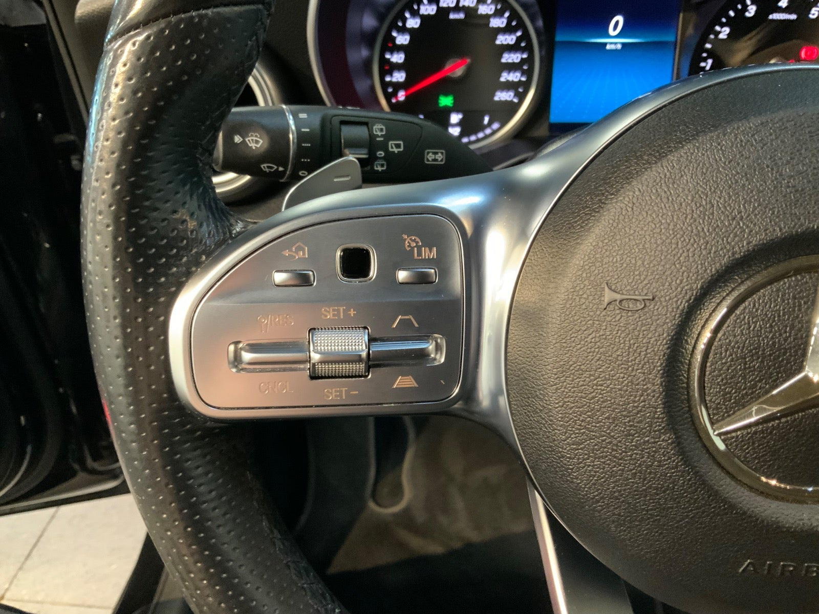 Sort Mercedes C200 fra 2019