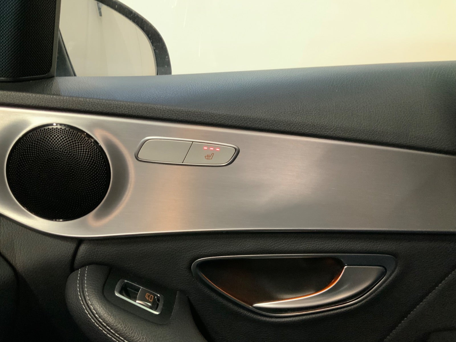Sort Mercedes C200 fra 2019