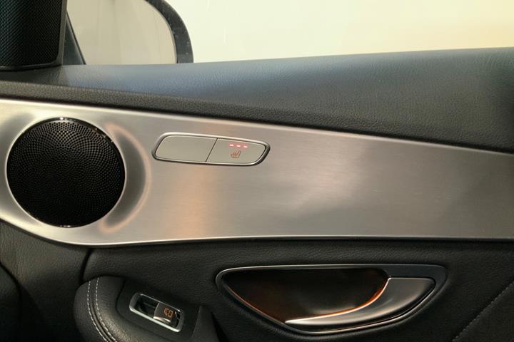 Sort Mercedes C200 fra 2019