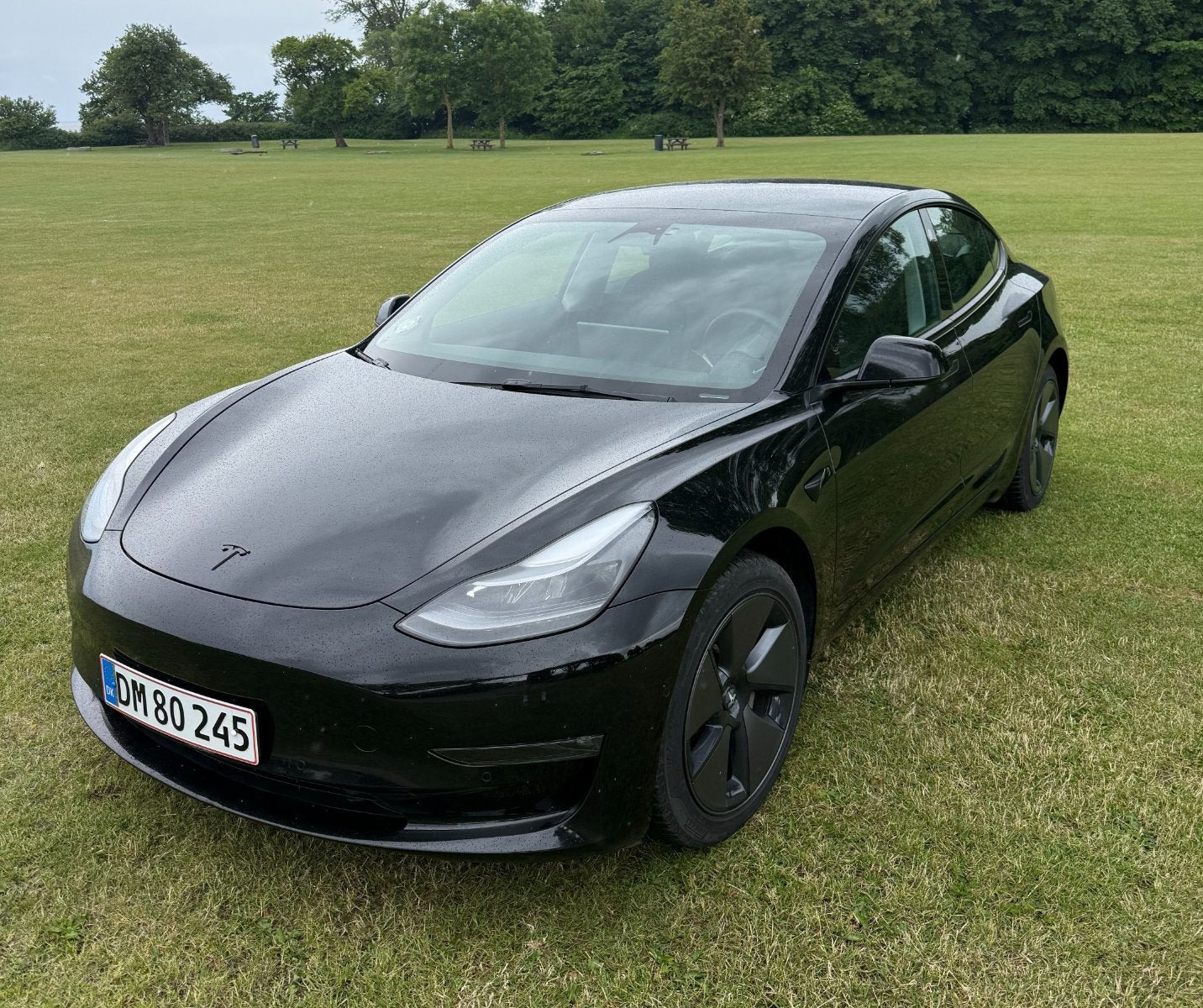 Sort Tesla Model 3 fra 2022