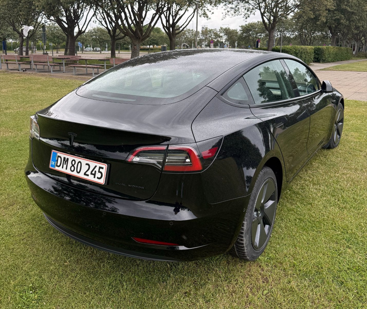 Sort Tesla Model 3 fra 2022