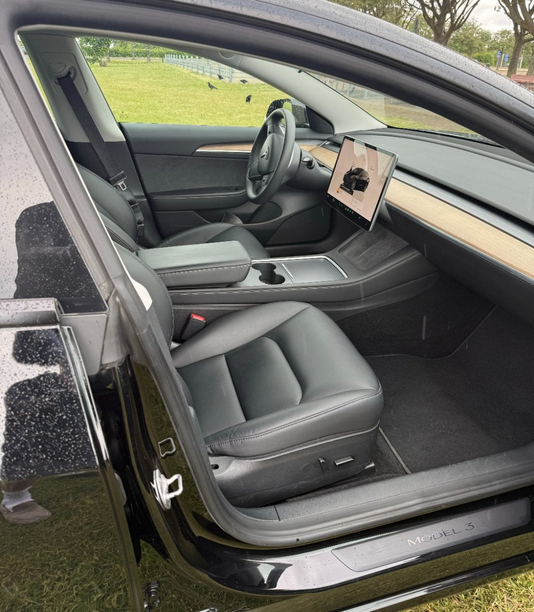 Sort Tesla Model 3 fra 2022