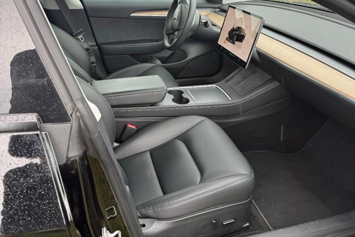 Sort Tesla Model 3 fra 2022