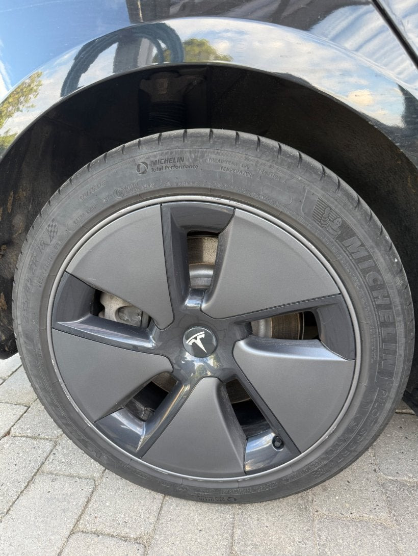 Sort Tesla Model 3 fra 2022