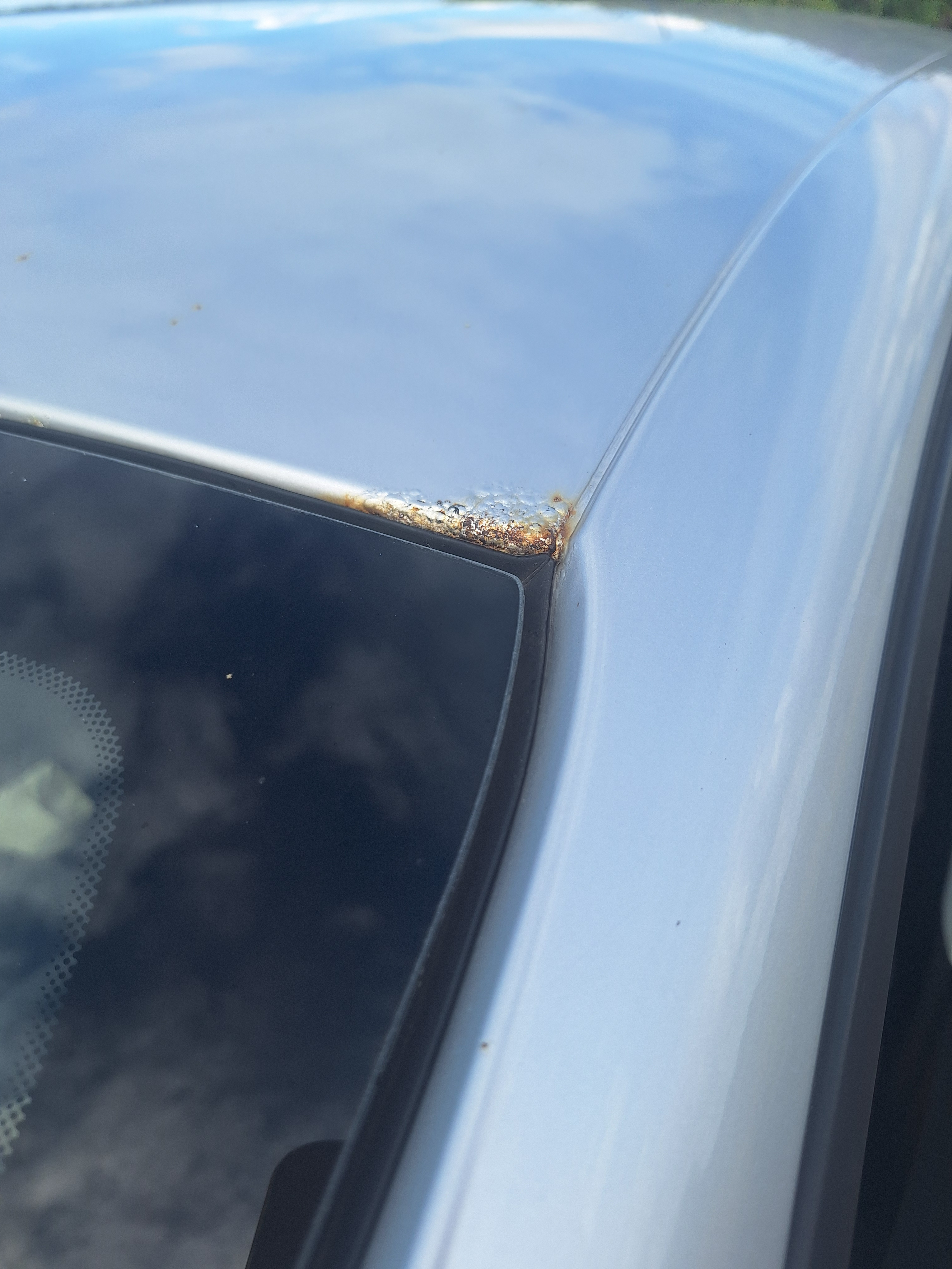 Grå Peugeot 208 fra 2016