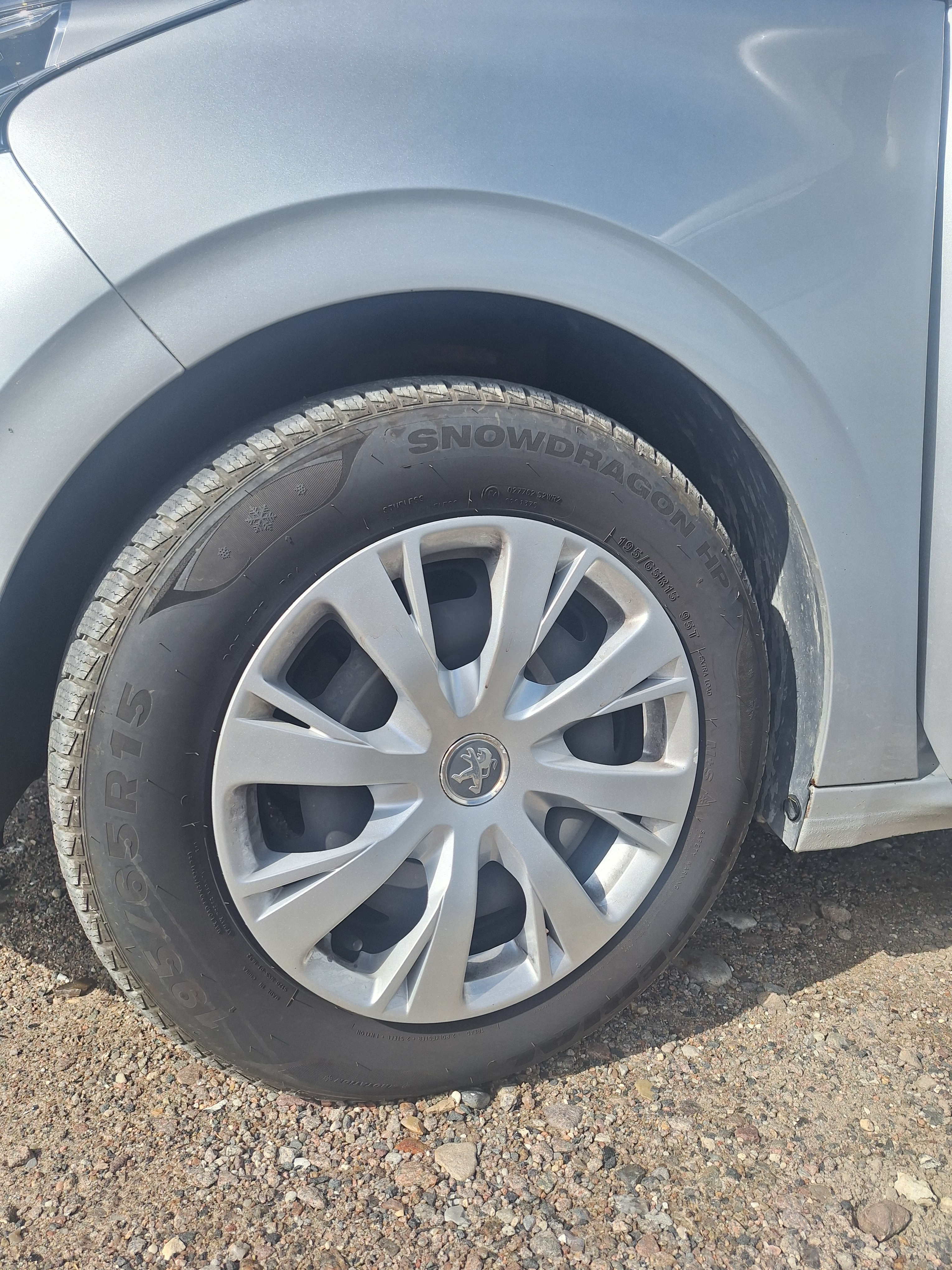 Grå Peugeot 208 fra 2016