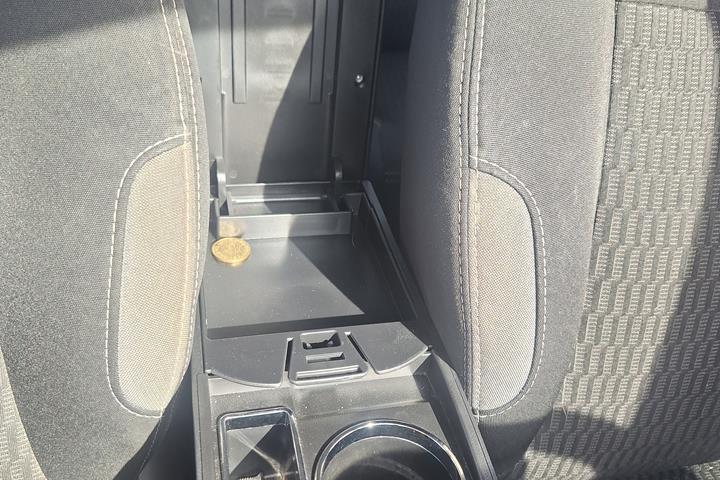 Grå Peugeot 208 fra 2016