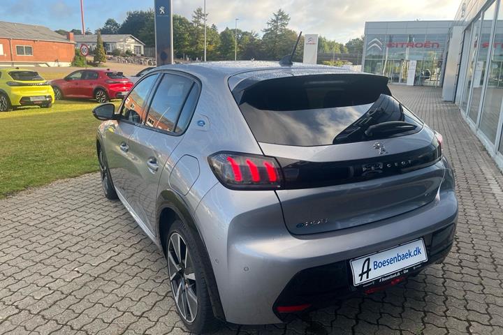 Grå Peugeot e-208 fra 2022