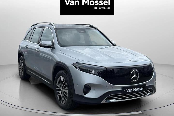 Sølv Mercedes EQB300 fra 2025