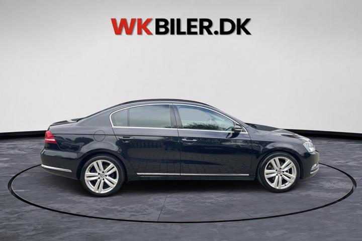 Sort VW Passat fra 2013