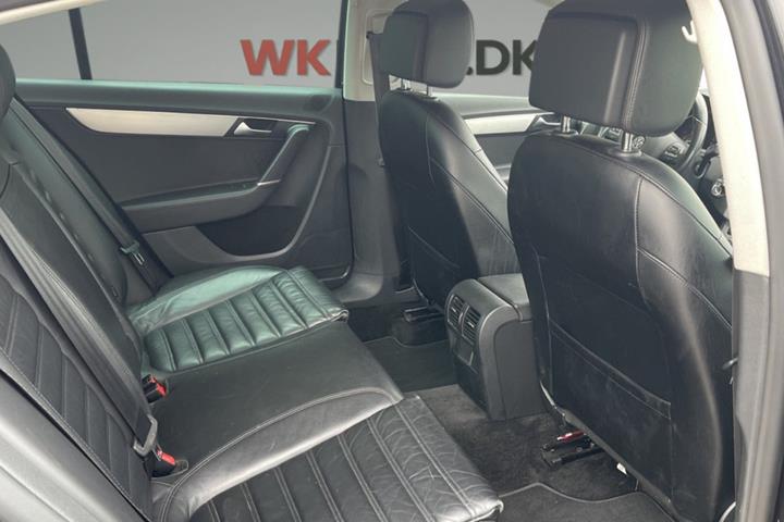 Sort VW Passat fra 2013