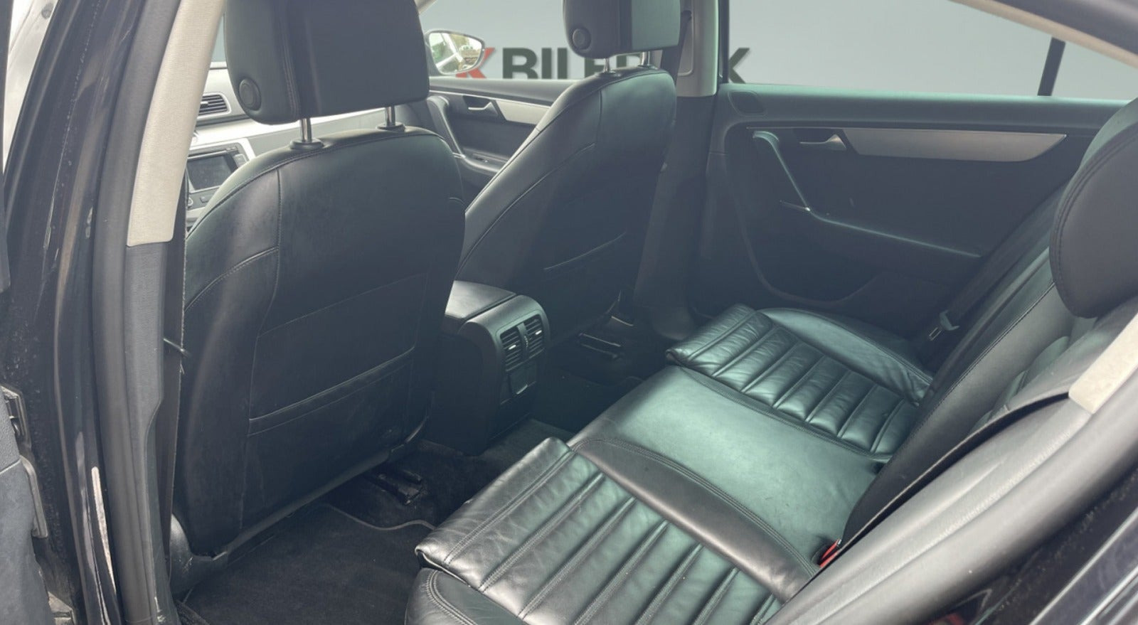 Sort VW Passat fra 2013
