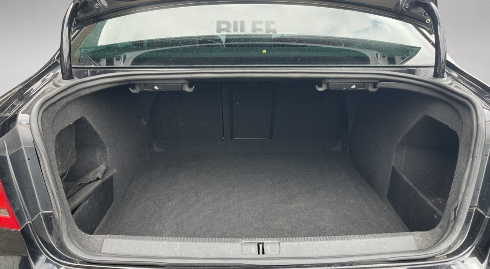 Sort VW Passat fra 2013