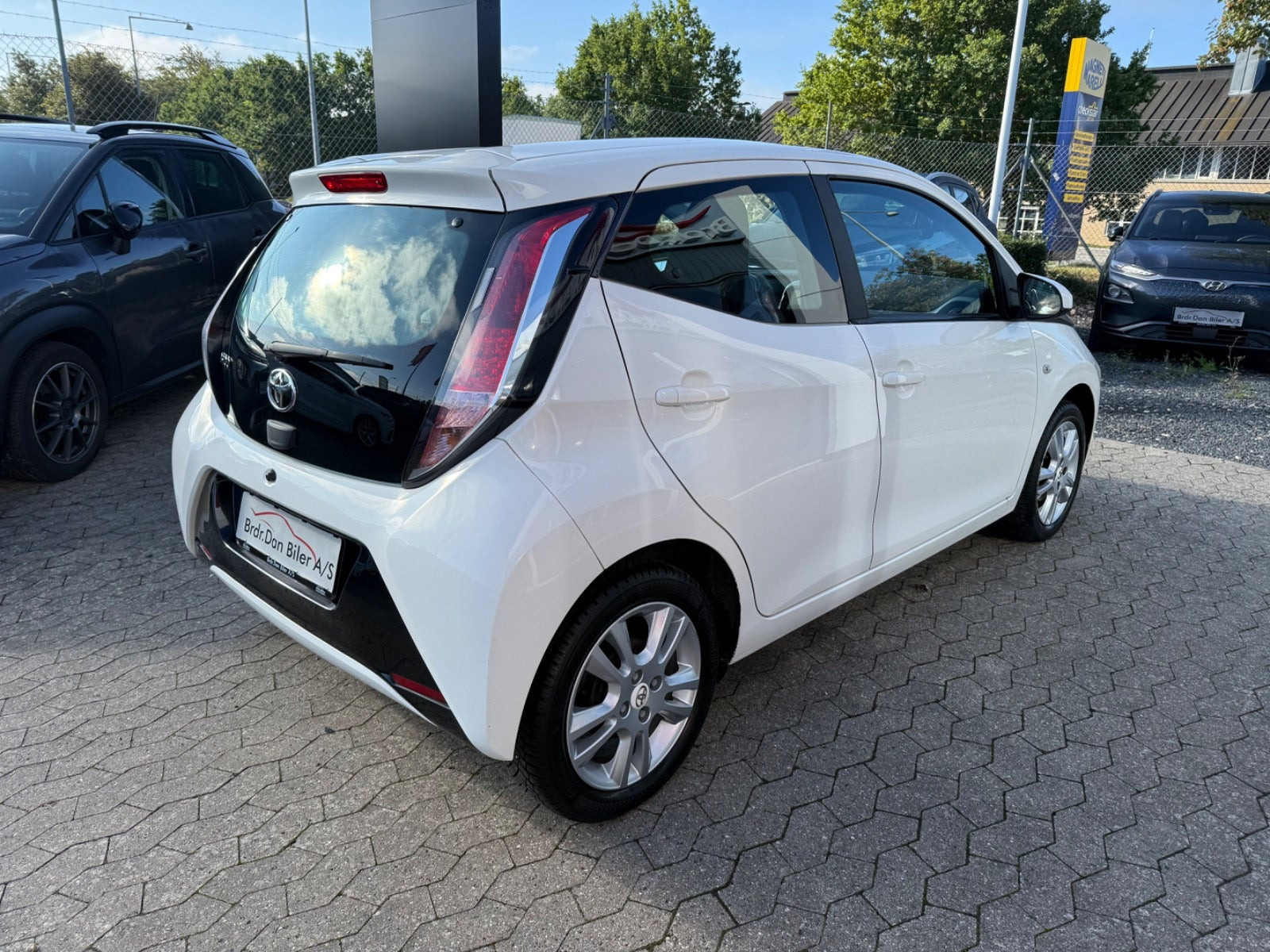 Hvid Toyota Aygo fra 2017