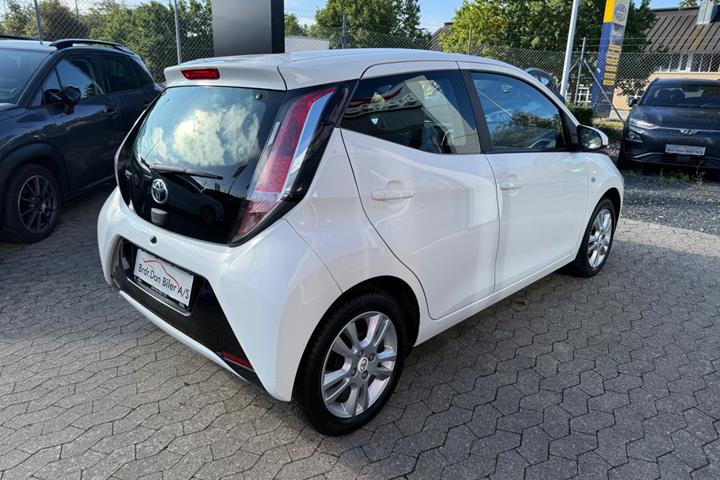 Hvid Toyota Aygo fra 2017