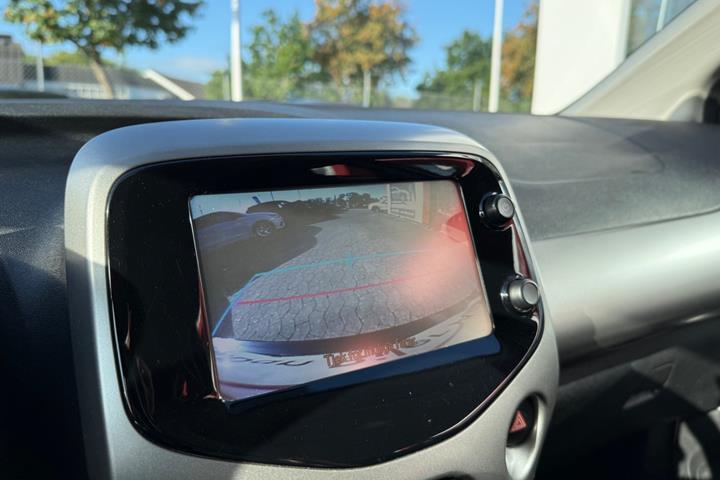 Hvid Toyota Aygo fra 2017