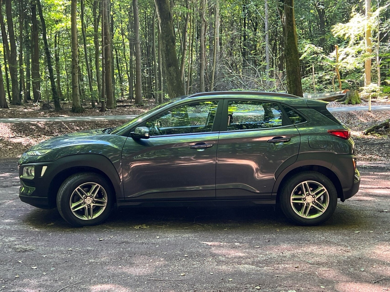 Grå Hyundai Kona fra 2018