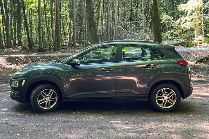 Grå Hyundai Kona fra 2018