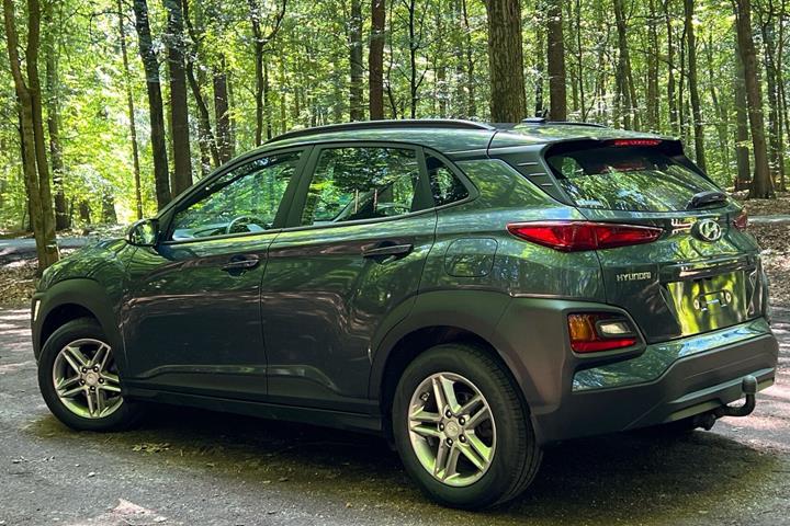 Grå Hyundai Kona fra 2018