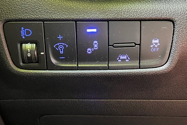 Grå Hyundai Kona fra 2018