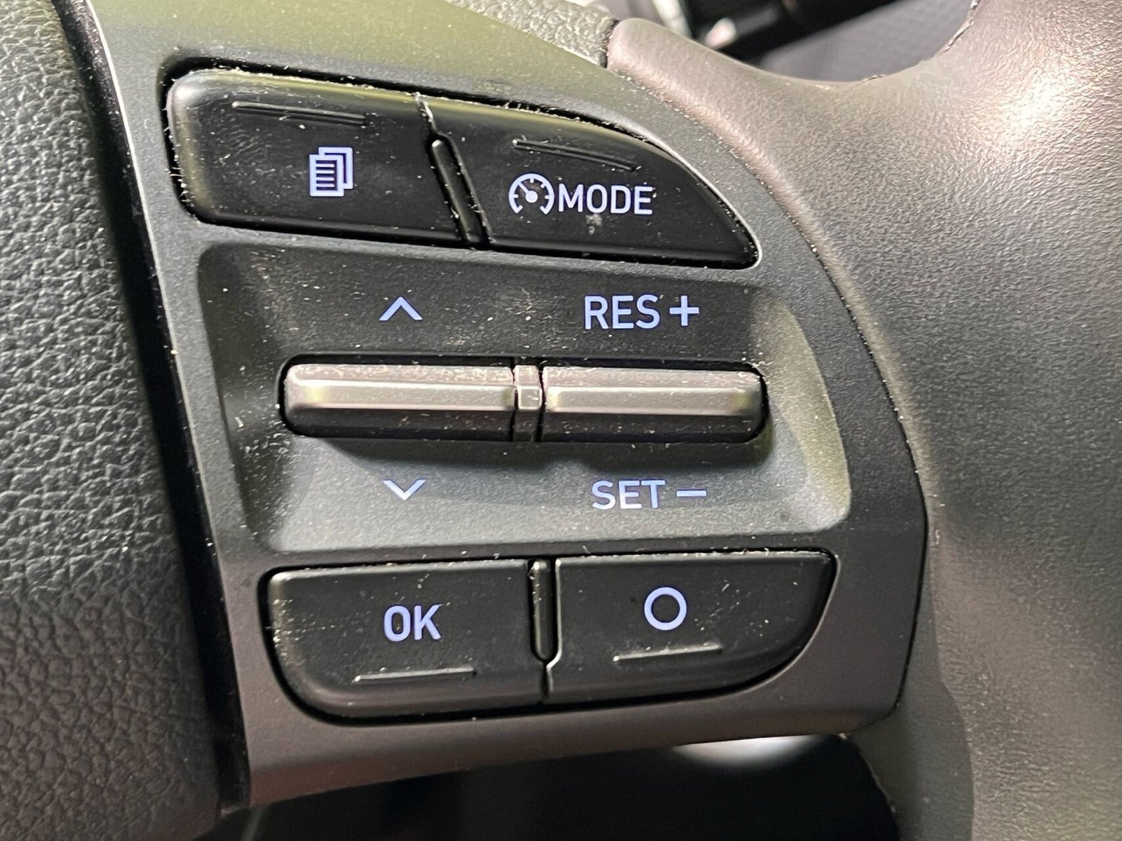Grå Hyundai Kona fra 2018