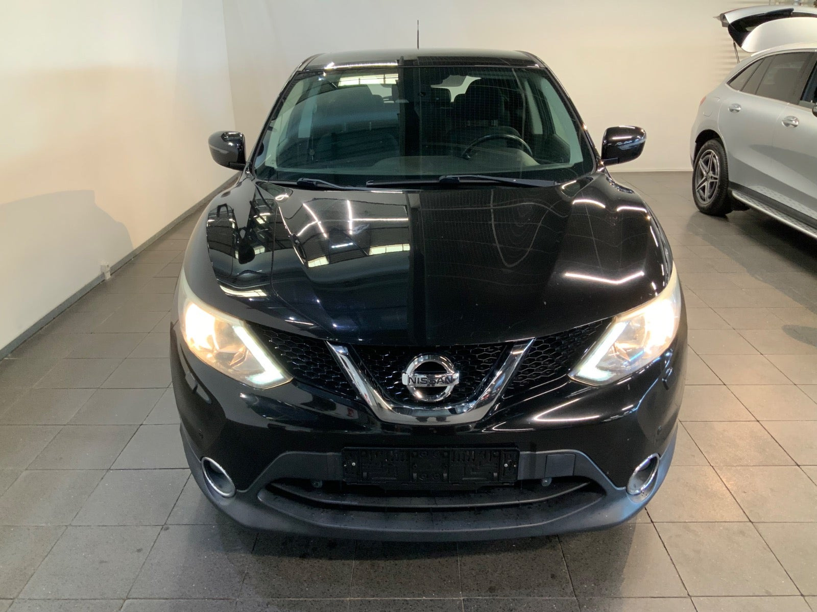 Sort Nissan Qashqai fra 2014