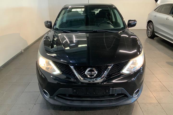 Sort Nissan Qashqai fra 2014