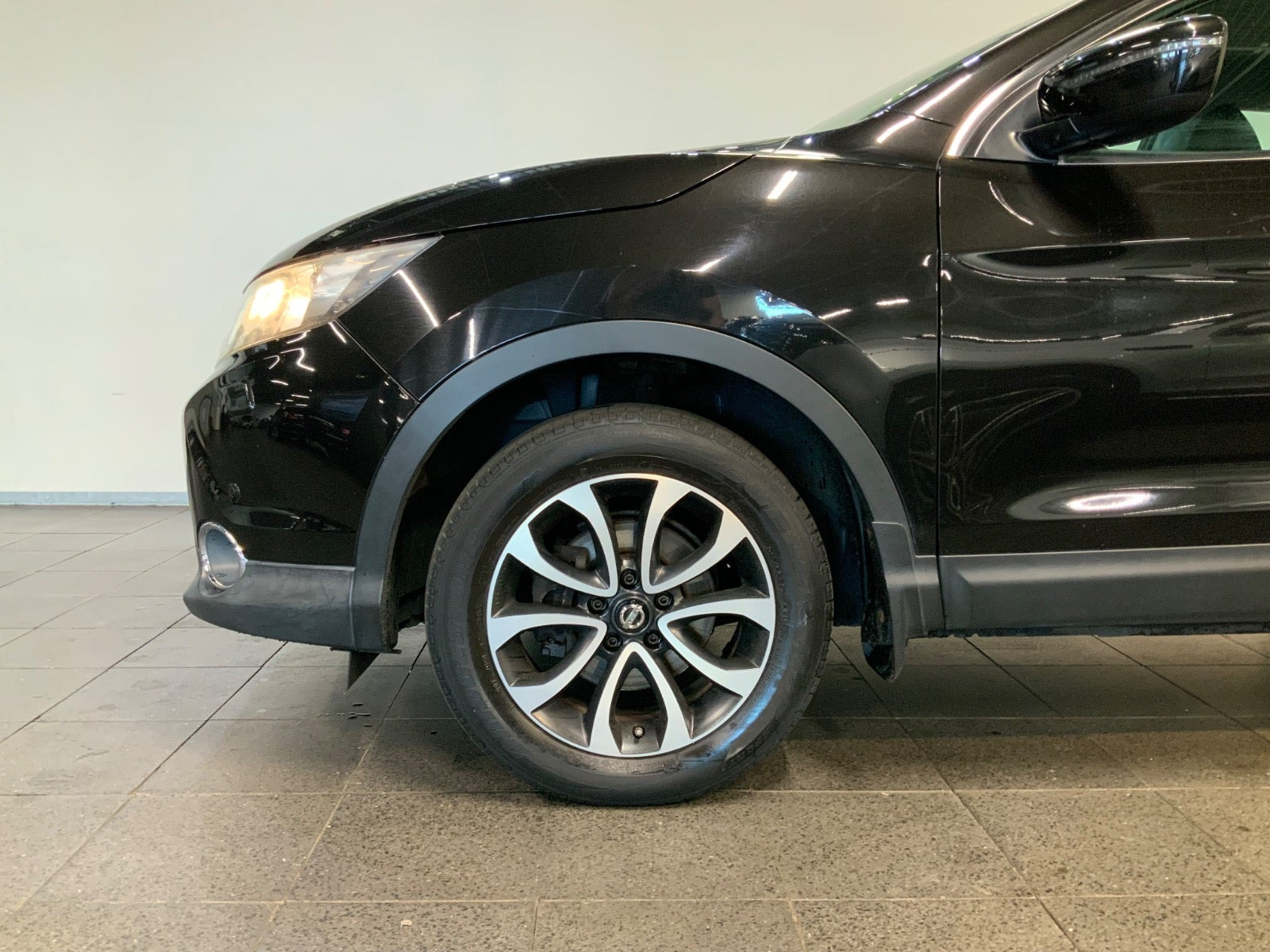 Sort Nissan Qashqai fra 2014